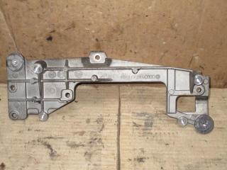 кронштейн (крепление) Volkswagen Golf Plus 1 поколение 2006, 2.0 л., TDi, BKD, дизель, МКПП, черный, хетчбэк 5 дв., передний привод, 03G131159