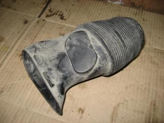 воздухозаборник Volkswagen Caravelle 5 2006, 2.5 л., TDi, AXD, дизель, МКПП, красный, минивэн, передний привод, 7H0129647B