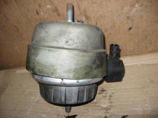подушка крепления двигателя Audi A6 4F/C6 2007, 4.2 л., FSI, BVJ, бензин, АКПП, синий темный, седан, полный привод, 4F0199379M