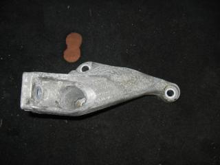 кронштейн двигателя Audi A4 B7 2006, 2.0 л., TDi, BPW, дизель, МКПП, черный, универсал, передний привод, 8E0199307S