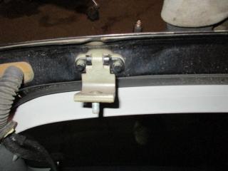 петля крышки багажника Volkswagen Golf 5 поколение 2005, 2.0 л., TDi, BMM, дизель, АКПП, черный, хетчбэк 5 дв., передний привод