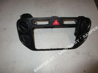 рамка под магнитолу Volkswagen Golf Plus 1 поколение 2006, 1.6 л., FSI, BLF, бензин, МКПП, черный, хетчбэк 5 дв., передний привод, 5M0858071K