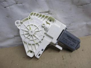 моторчик стеклоподъемника передний правый Audi Q5 8R 2010, 2.0 л., TDi, CAH, дизель, АКПП, белый, внедорожник 5 дв., полный привод, 8K0959802B
