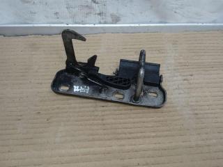 захватный крюк капота Volkswagen Golf 6 поколение 2011, 2.0 л., TDi, CFF, дизель, МКПП, серебро, хетчбэк 5 дв., передний привод, 1Q0823480