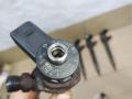 форсунка Volkswagen Caddy 3 поколение [рестайлинг] 2012, 2.0 л., TDi, CFH, дизель, МКПП, белый, минивэн, передний привод, 03L130277J, 0445110369 - фото №2